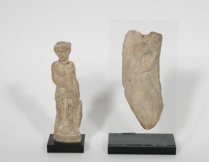null Deux représentations de Vénus anadyomède 
H. 11,5 cm
Cassé collé et manques
Epoque...