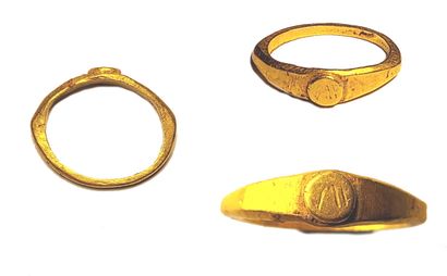 null Ring with letters VII incised on the bezel (possibly Legion number?)
Gold 
D....