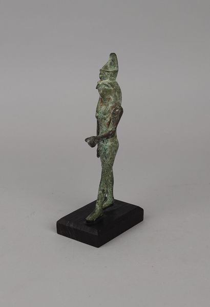 null Falcon god Horus Montou 
Patinated bronze 
H. 17 cm
Arms usually reported, partial...