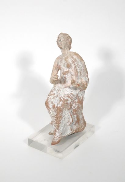 null Goddess Venus sitting
Terracotta, remains of polychromy 
H. 23 cm
Restorations...