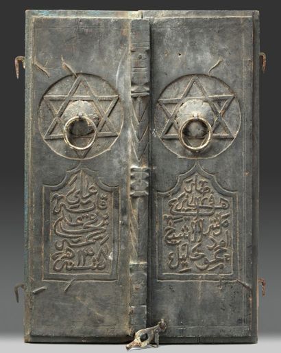 null Two window doors with large calligraphic inscriptions
40 x 60 cm 
Islamic period....