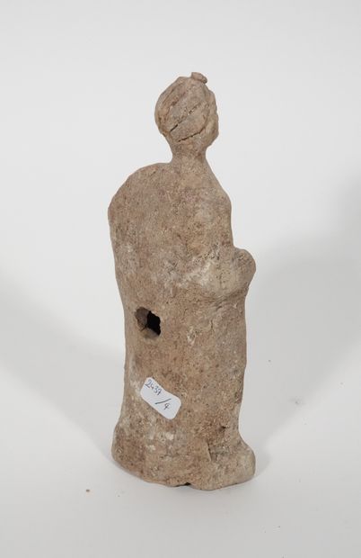null Goddess Venus standing naked draped over her shoulders
Terracotta 
H. 17 cm
As...