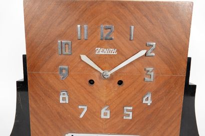 null Zenith
Wooden desk or mantel clock, applied Arabic numerals, sword-shaped hands,...