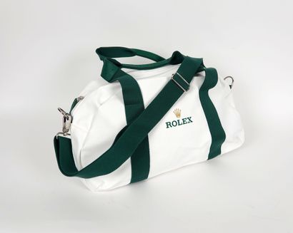 null Rolex
Un sac de sport en tissu blanc et cuir vert signé Rolex.