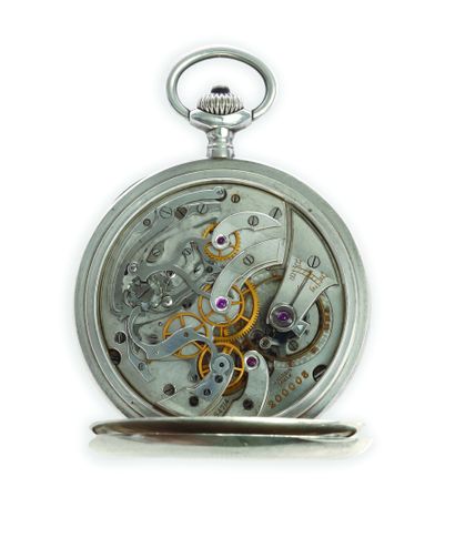 ULYSSE NARDIN Chronographe
Montre chronographe de poche en argent 900 millièmes à...