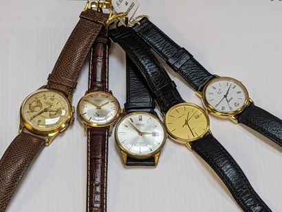 Un lot de 5 montres de ville en plaqué or...