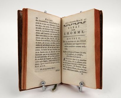 null POPE: Essai sur l'homme. Seconde édition. Lausanne, Bousquet, 1752. Petit in-12...
