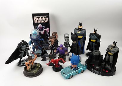 null BATMAN
Ensemble de figurines Batman, Terminator, Alien, Spiderman, etc.