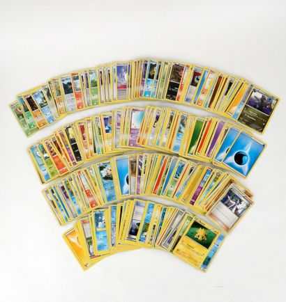 null POKEMON
Environ 400 cartes pokémon toutes périodes dans une boîte métallique
Etats...