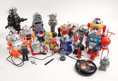 Fort lot de figurines robots en plastique,...