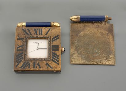 Cartier

Pendulette de bureau en métal doré,...
