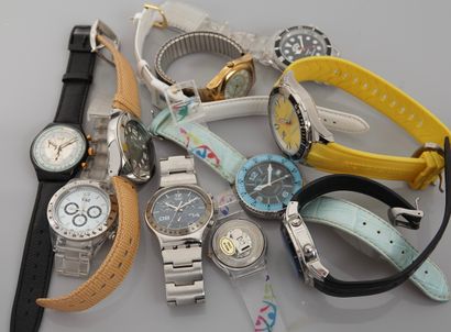 Lot de montres en plastique, marques div...