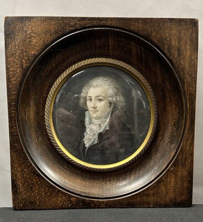 null Portrait d'homme dans le goût de la fin du XVIIIe siècle. 
Miniature portant...