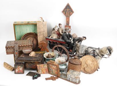 null Manette d'objets comprenant notamment des pièces de bois peintes, des boîtes,...