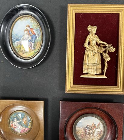 null Dans le goût des XVIIIe et XIXe siècles
Six miniatures peintes diverses dont...