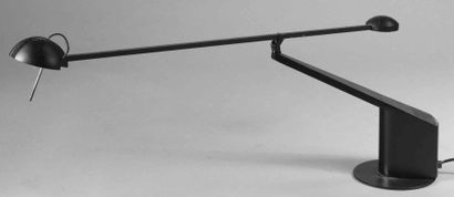 RODOLFO BONETTO (1929-1991) Lampe de bureau modèle «Ala» en métal laqué noir à deux...