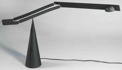 RODOLFO BONETTO (1929-1991) Lampe de bureau modèle «Ala» en métal laqué noir à deux...