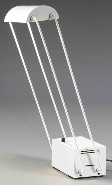 Asahara SIGHEAKI Lampe modèle «Tokyo» en métal et plastique blanc Édition Stilnovo...