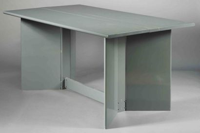 TRAVAIL DES ANNÉES 80 Table console à deux abattements en bois laqué gris Hauteur:...