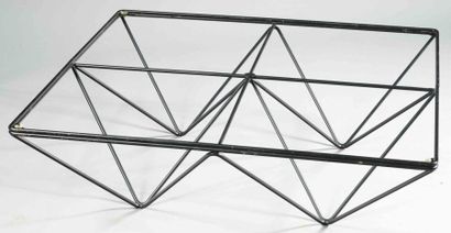 Paolo PIVA (né en 1950) Table basse modèle «Atlanta» de forme carré en métal laqué...