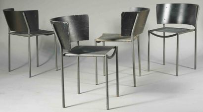 PHILIPPE STARCK (né en 1949) Suite de quatre chaises en métal laqué gris, dossier...