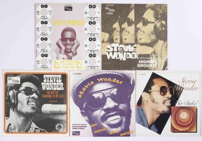null Collection Vinyles 45 Tours de Pochettes Françaises de STEVIE WONDER Vinyl Collection...