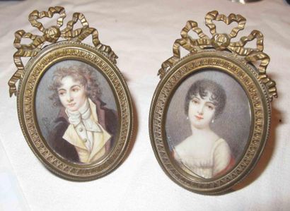 Ecole anglaise du XIX° siècle, H Bones Portraits d'un couple Paire de miniatures...