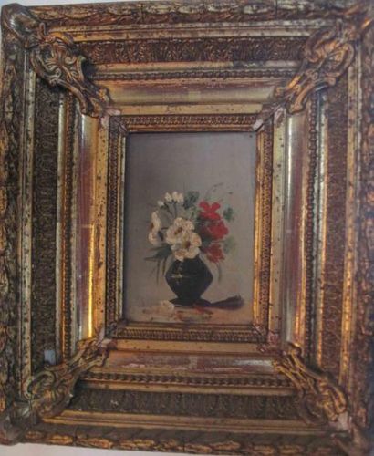ECOLE FRANÇAISE DU XIX° SIÈCLE Bouquet de fleurs Huile sur panneau 13 x 10 cm