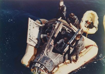 NASA GEMINI VIII - 1966 Récupération des astronautes Armstrong et Scott dans le Pacifique...
