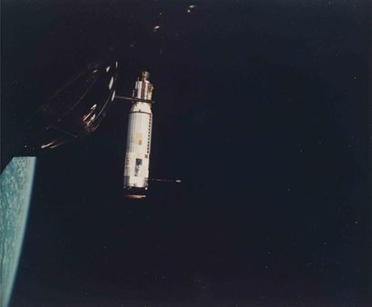 NASA GEMINI VIII - 1966 Le module AGENA lors du rendez-vous Tirage chromogénique...