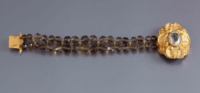 null Bracelet composé de perles de quartz fumé le fermoire en pomponne réhaussé d'un...