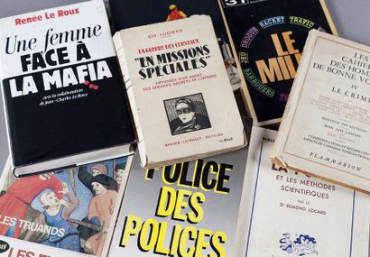 null Lot de 8 ouvrages comprenant: Une femme face à la mafia; La police les course...