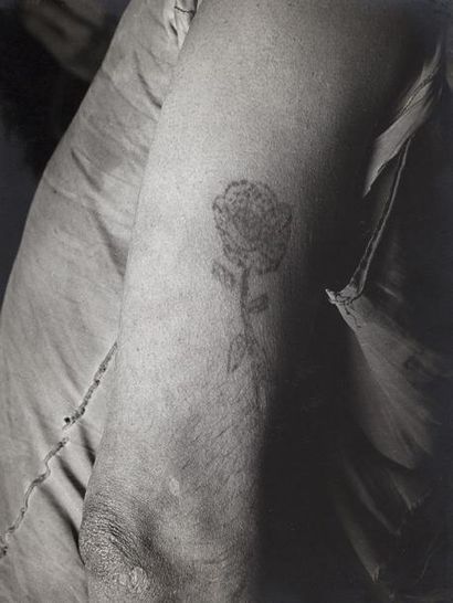 DOISNEAU Robert (1912-1994) Tatouage Tirage argentique d'époque en noir et blanc,...