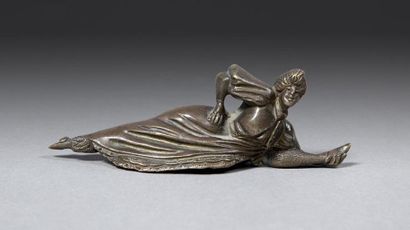 null La Goulue. Bronze patiné. Circa 1920. Long.: 11 cm.