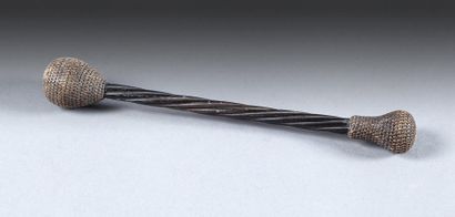 null Matraque en plomb tressée et manche torsadé, 1900. Long.: 22 cm.