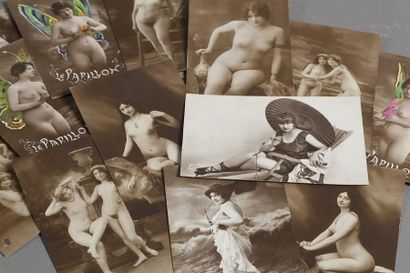null Lot comprenant: -15 photos avec femmes nues, circa 1900-1920. -11photos en noir...