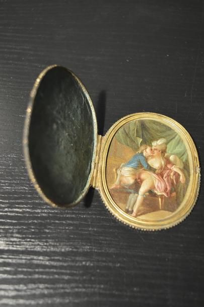 null Charmante miniature ovale érotique Sur papier, représentant une scène d'alcôve....