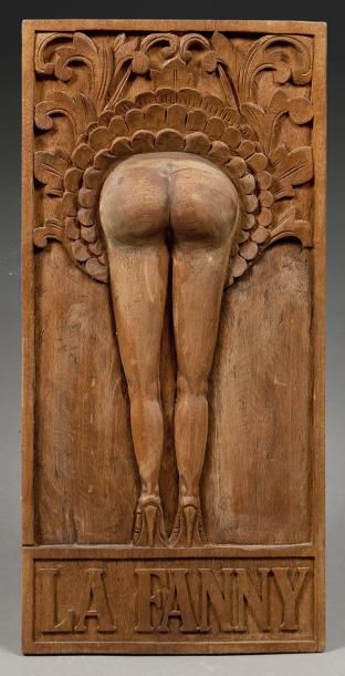 null «Fanny» en bois sculpté travaillé avec l'inscription «La Fanny». Dim.: 60 x...