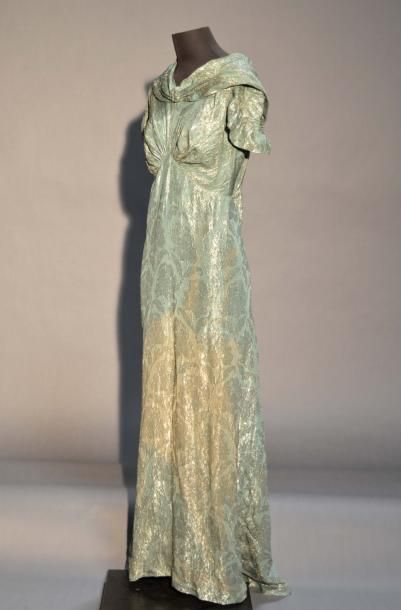 null Robe longue en soie vert d'eau, brochée argent, années 1930 (décoloration)