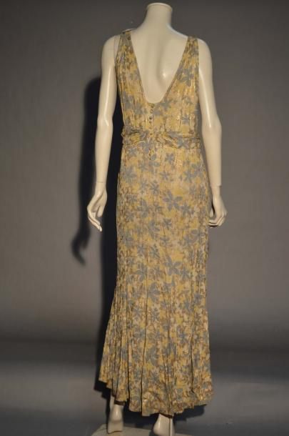 null Robe longue en lamé or et fleurs dans les ton jaune et gris bleu, années 30...