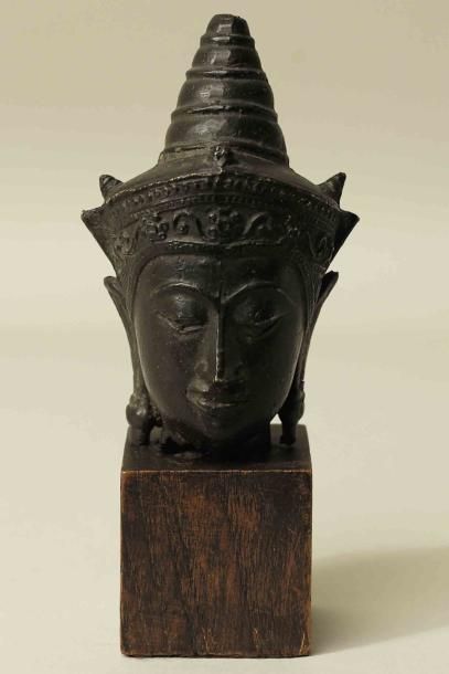 null Tête de Bouddha style khmer H 11 cm Cambodge Fin XIXème- début Xxème siècle