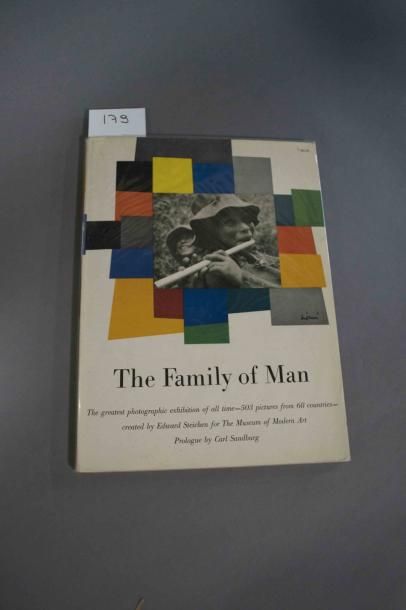 STEICHEN (Edward) The family od man. 1 vol. in-4 br. N.Y. Museum of Modern Art 1...