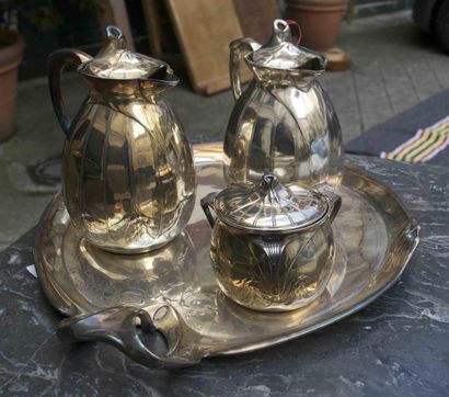 null Service à thé et café en métal argenté composé de deux verseuses et d'un sucrier...