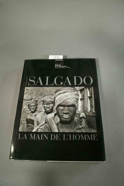 SALGADO (S.) La main de l'homme. Une archéologie de l'ère industrielle. 1 vol. in-4...