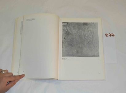 null Robert Ryman 

Catalogue d'exposition Centre Pompidou 1er octobre/16 novembre...