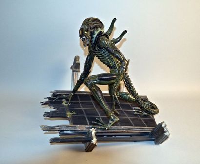 null ALIEN Statuette représentant un Alien, d'après le film Alien le retour éditée...