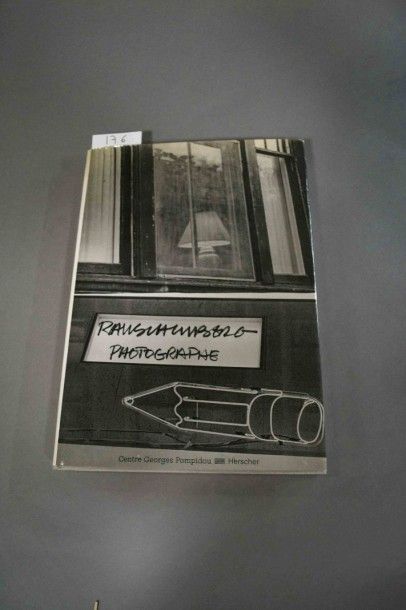 null RAUSCHENBERG
Photographe. 1 vol. in-4 cart. Paris Herscher 1981