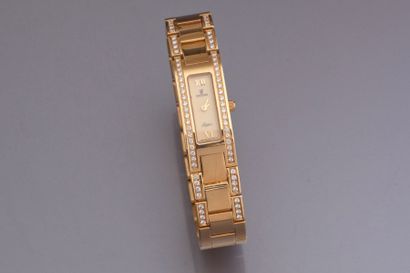 null FESTINA. Bracelet-montre de dame en or 18k FESTINA, boîtier rectangulaire souligné...
