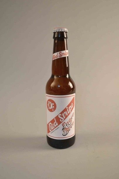 null DR NO

Bouteille de bière "Red Stripe"

Réédition de la bouteille originale...