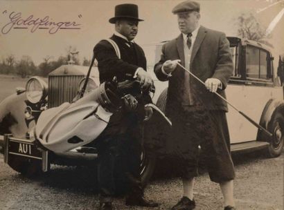 null GOLDFINGER

Goldfinger et son chauffeur "caddy" pendant la partie de golf

Tirage...